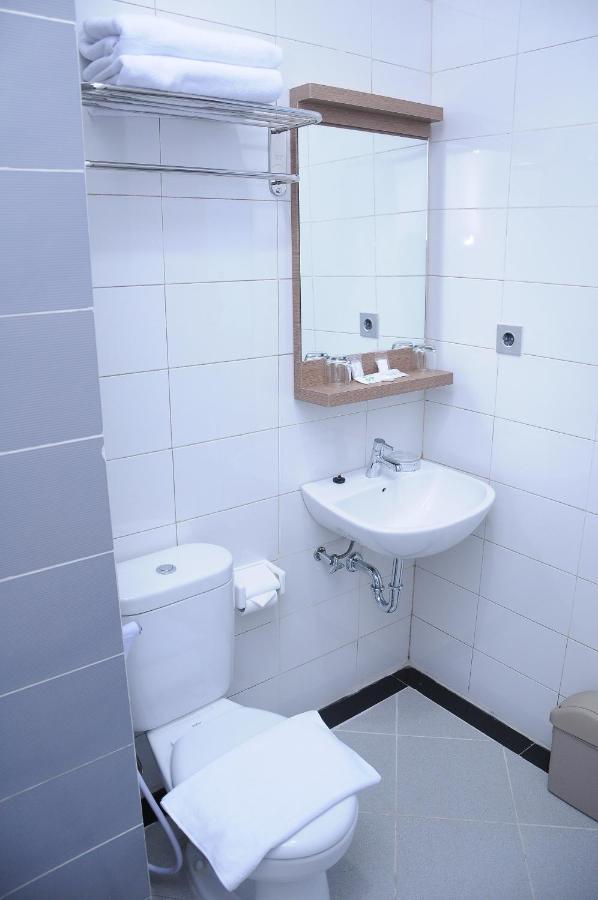 Idea'S Hotel Jalan Ibrahim Aji Bandung Kültér fotó